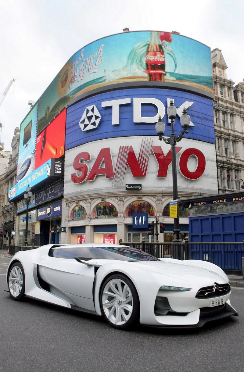 Illustration for article titled GTbyCITROËN Concept Does Tourist Thing On GT5 London Street Circuit